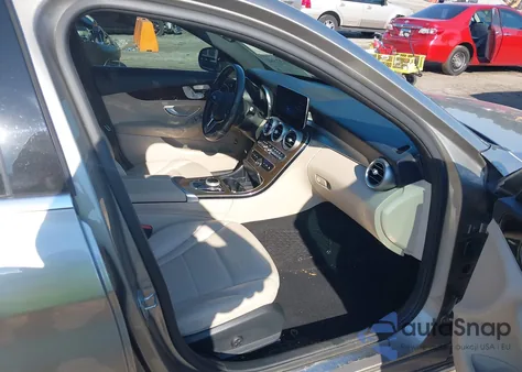 2020 Mercedes-Benz C 300 from USA, damaged, VIN WDDWF8DB9LR558681